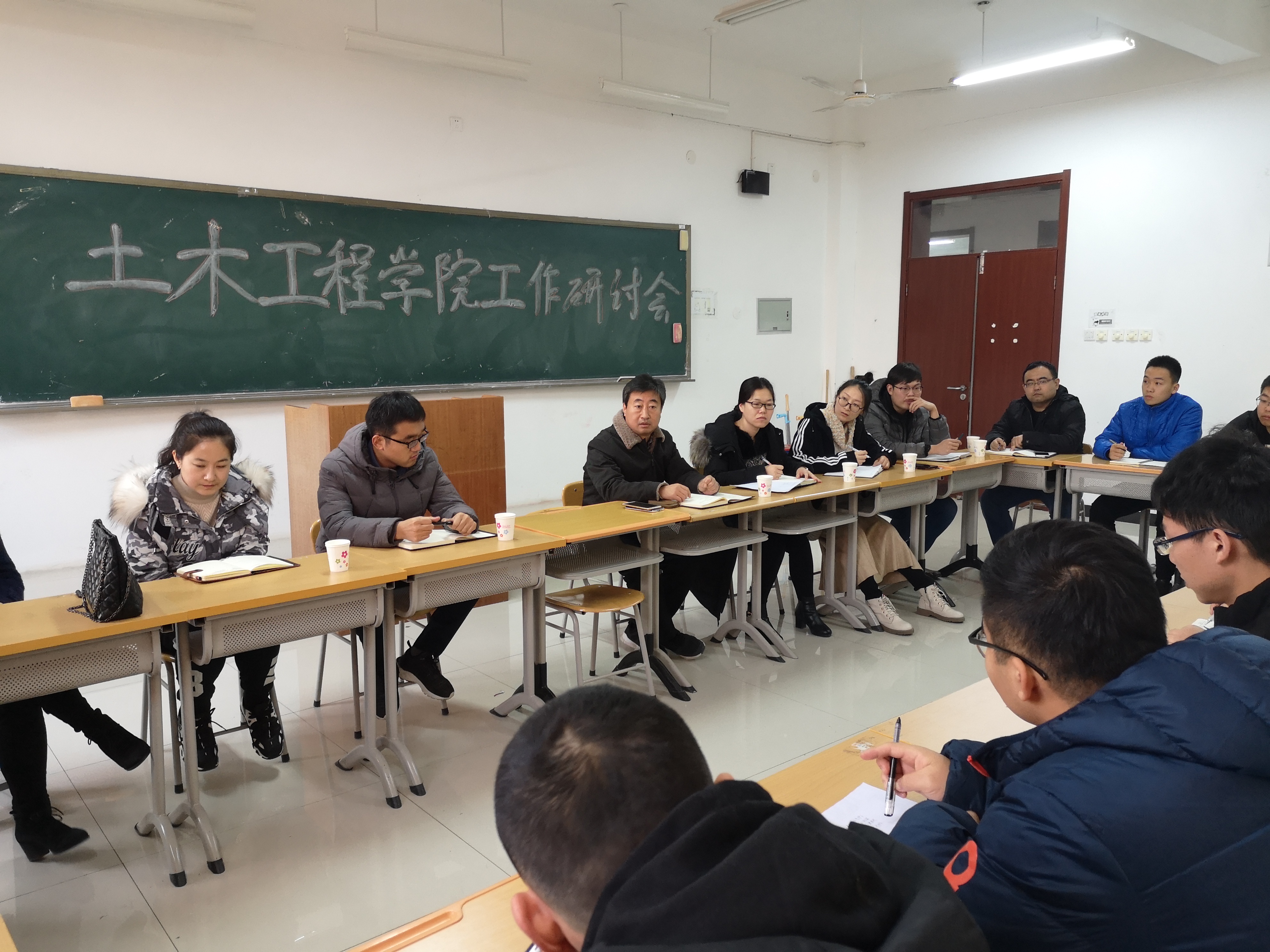 紧抓学风建设,落实安全教育1.jpg 雷竞技网站