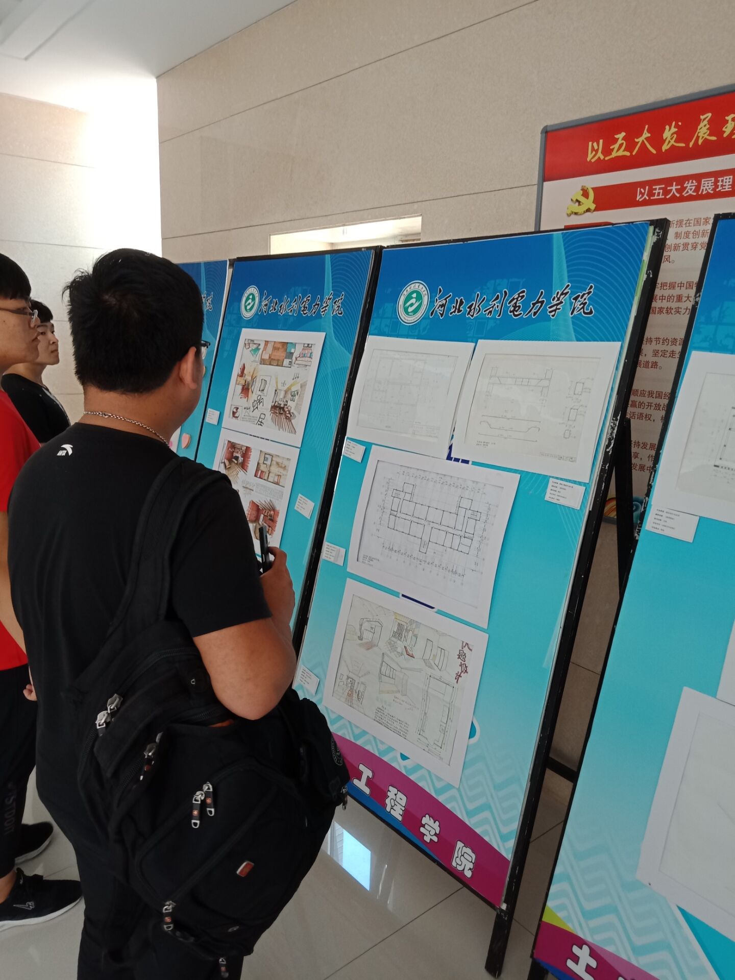 作品展3.jpg 雷竞技网站