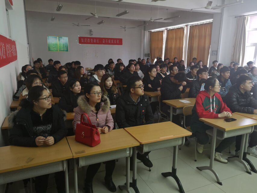 雷竞技网站党总支书记葛洪伟为入党积极分子培训2.jpg 雷竞技网站